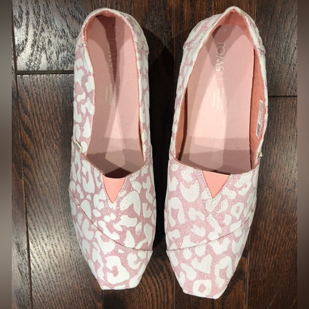 Pink leopard print Toms
